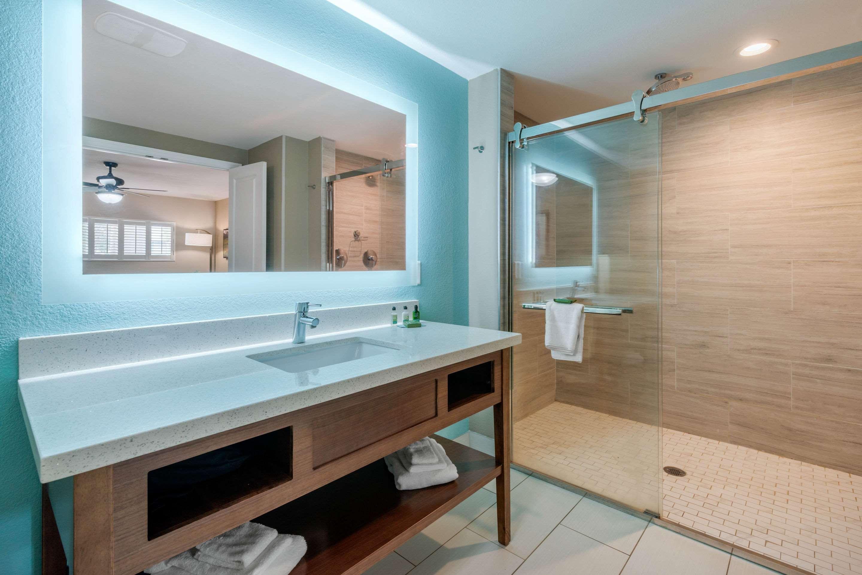 Seafarer Inn & Suites, Ascend Hotel Collection Остров Джекилл Экстерьер фото