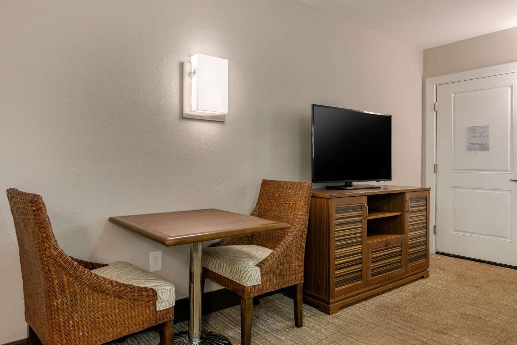 Seafarer Inn & Suites, Ascend Hotel Collection Остров Джекилл Экстерьер фото