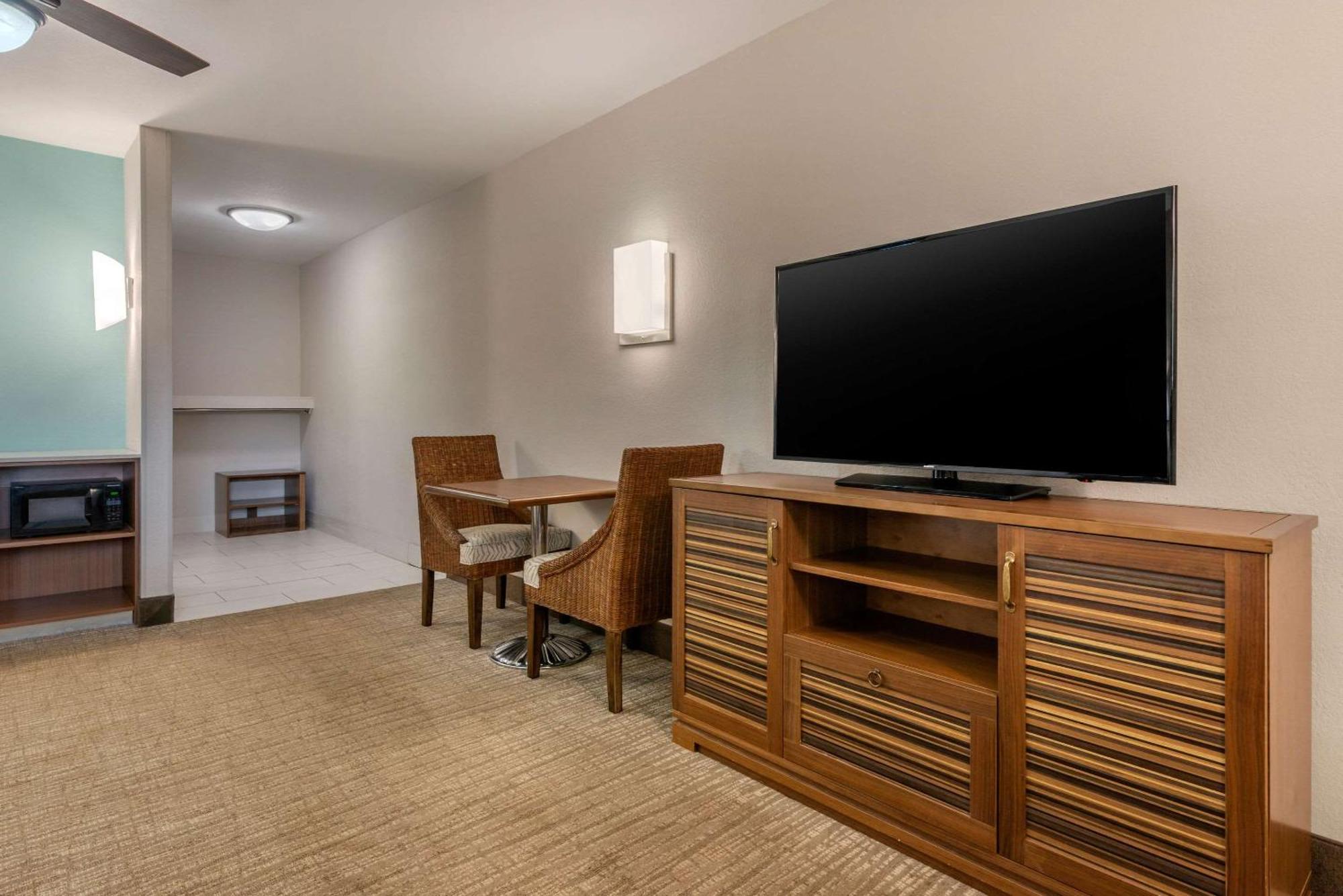 Seafarer Inn & Suites, Ascend Hotel Collection Остров Джекилл Экстерьер фото